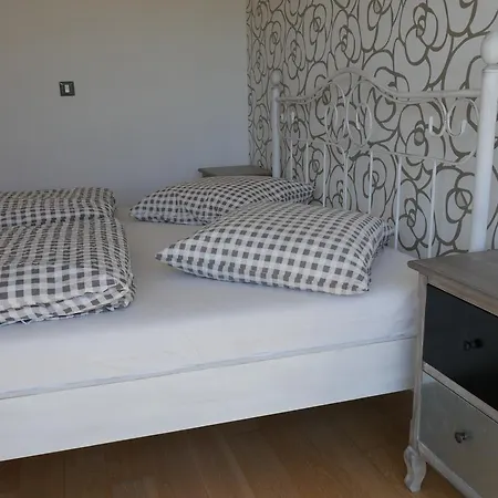 Holiday home Paradise Vrbnik (Primorje-Gorski Kotar)